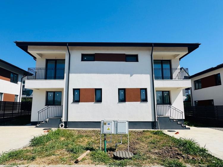 Casă cu 3 camere cu Canalizare în Est