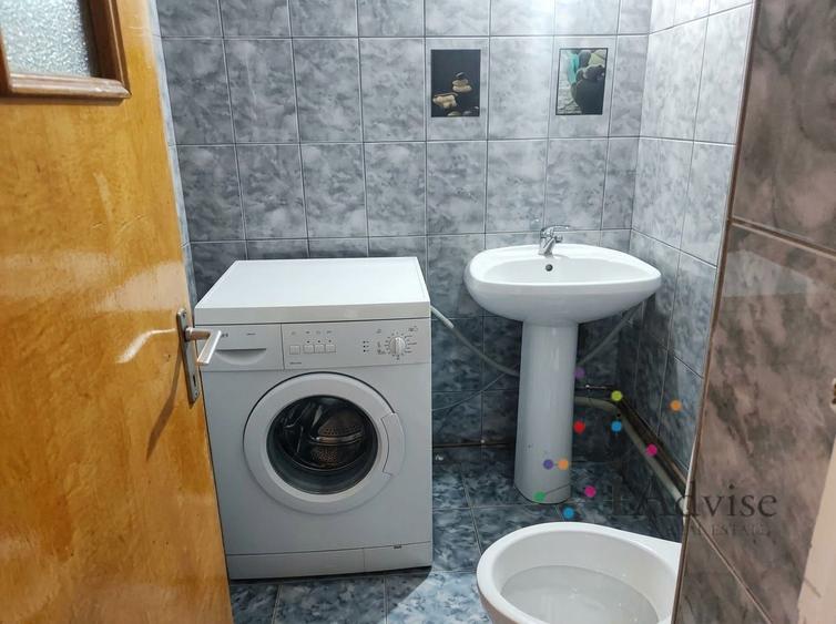Apartament cu 3 camere decomandat în Noua