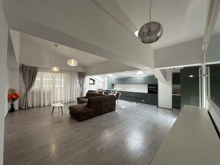 Apartament cu 4 camere decomandat în Sud