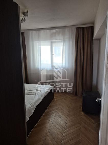 Apartament cu 3 camere decomandat în Lipovei