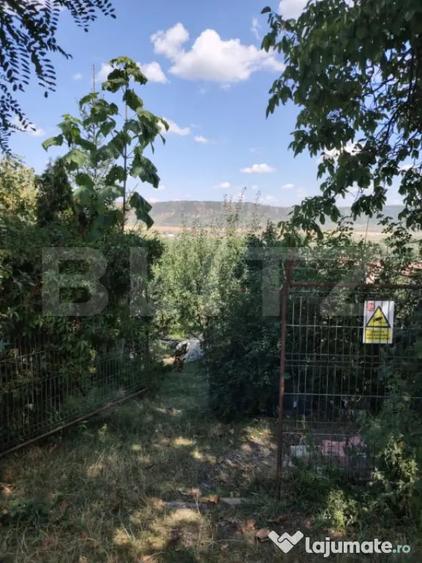 Casă cu 3 camere cu Teren 3900 Mp în Luna