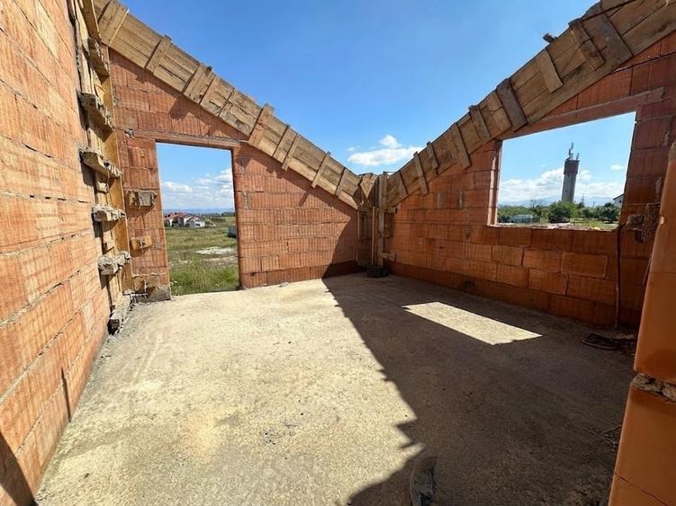 Casă cu 4 camere cu Teren 351 Mp în Hărman