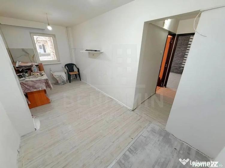 Apartament cu 4 camere decomandat în Valea Rosie