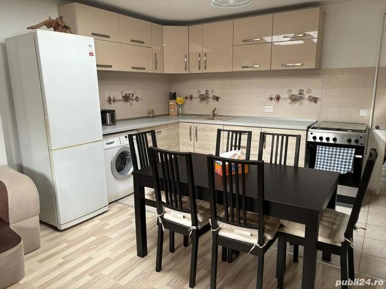Apartament cu 3 camere decomandat în Central