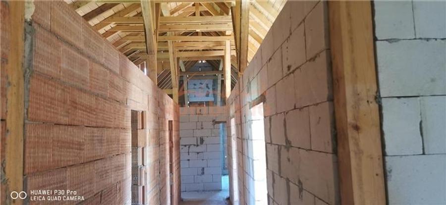 Casă individuală cu 19 camere cu Canalizare în Iclod