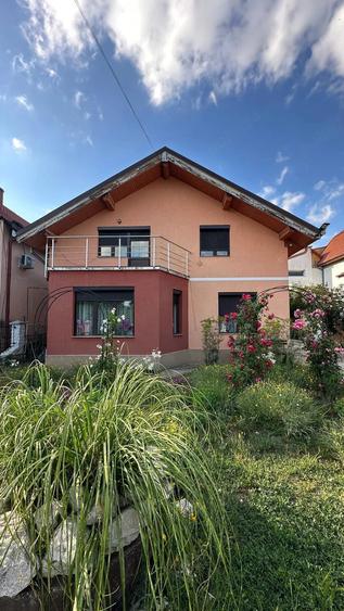 Casă cu Teren 1420 Mp în Ghiroda