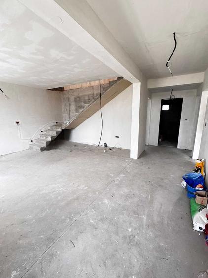 Casă cu 4 camere în Exterior Vest