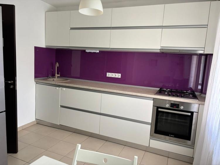 Apartament cu 3 camere decomandat, mobilat în Doamna Ghica