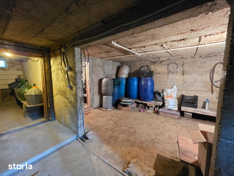 Casă cu 4 camere cu Teren 2400 Mp în Central