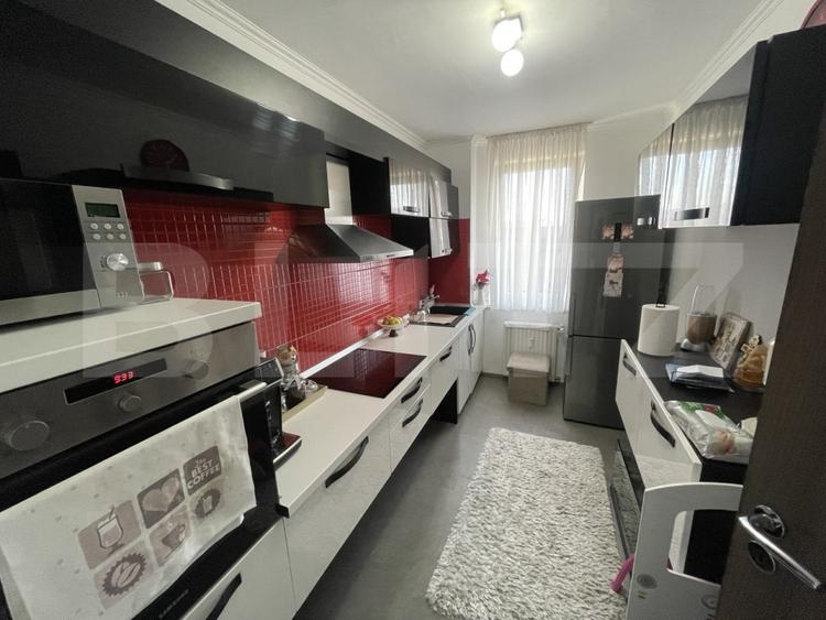 Apartament cu 3 camere decomandat, mobilat în Nufărul