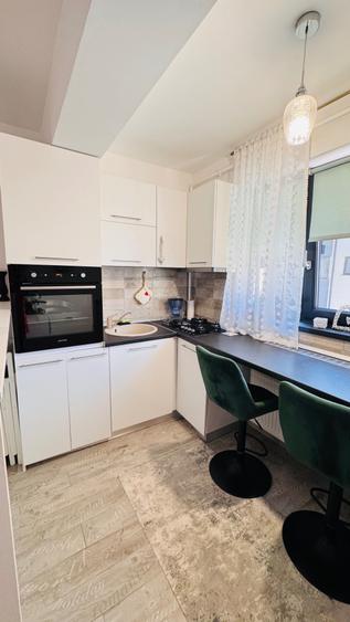Apartament cu 3 camere decomandat în Valea Adâncă