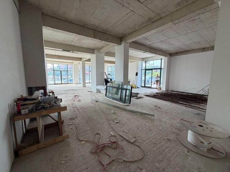 SPATIU COMERCIAL DE INCHIRIAT- 371 MP, STRADAL, BLOC NOU, COMISION 0% - 4