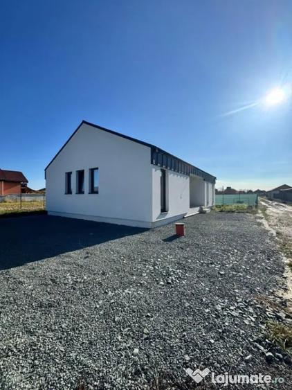 Casă cu 4 camere cu Teren 475 Mp în Mocira