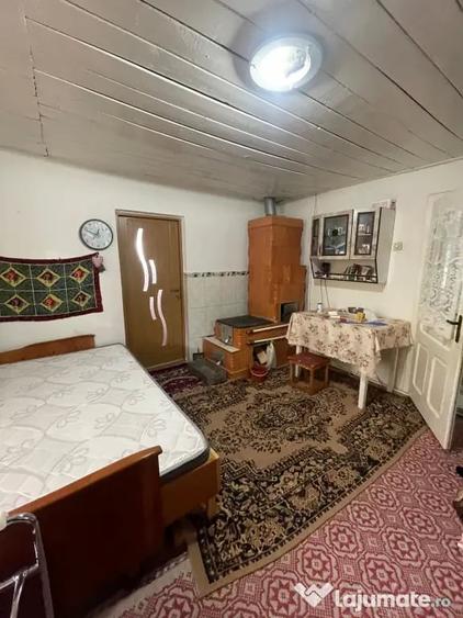 Casă cu 4 camere în Valea Părului