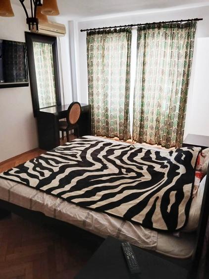 Apartament cu 3 camere decomandat în Piața Centrală