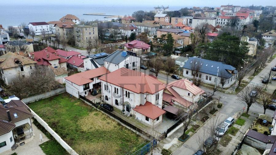 Casă individuală cu 14 camere cu Canalizare în Central