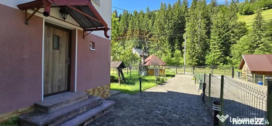 Casă cu 5 camere cu Teren 500 Mp în Moieciu