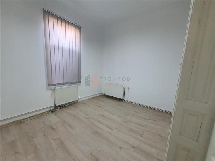 Casă individuală cu 3 camere cu Canalizare în 1 Decembrie
