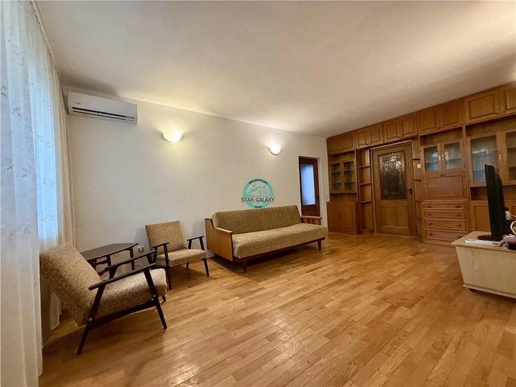 Apartament cu 3 camere decomandat în Corina