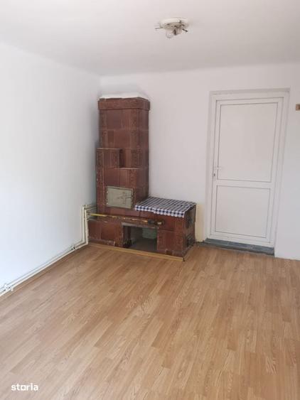 Casă cu 2 camere în Prundu