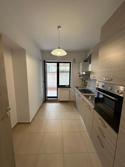 Apartament cu 3 camere decomandat în P-ța Unirii