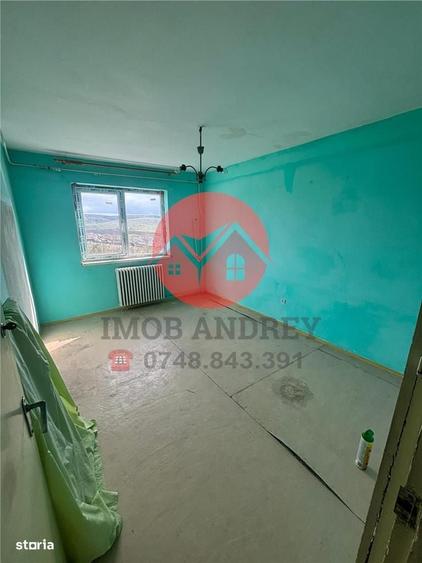 Apartament cu 3 camere decomandat în Neptun