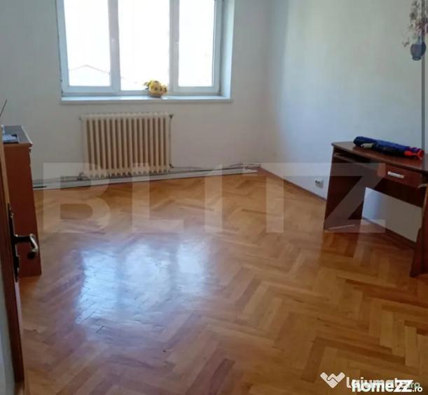 Apartament cu 3 camere decomandat în George Enescu