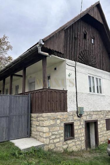 Casă individuală cu 3 camere cu Teren 1900 Mp în Mănăstireni