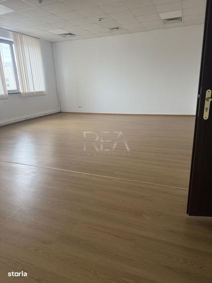 Spațiu comercial, de 800 mp, în Militari