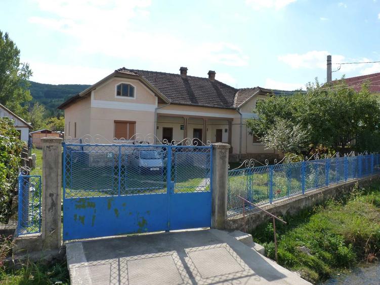 Proprietar Casa + teren 1.277 mp in centrul Geoagiu Bai, langa strand termal - 2