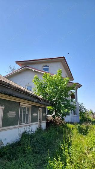 Casă cu 6 camere cu Teren 1100 Mp în Traian