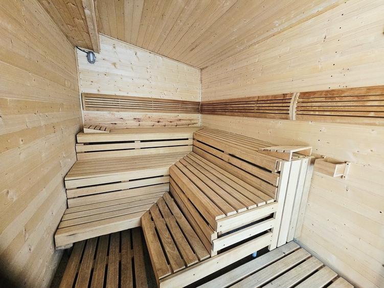 Casă individuală cu 7 camere cu Canalizare în Moara de Pădure
