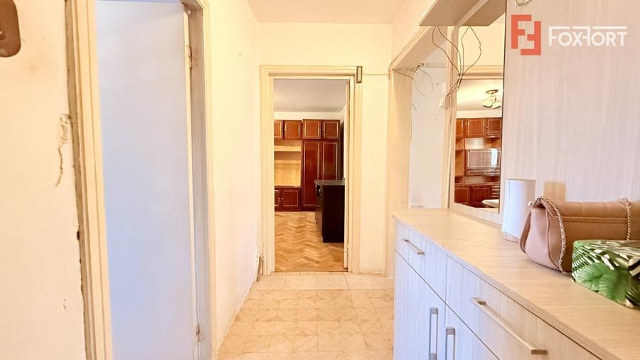 Apartament cu 3 camere decomandat, mobilat în Aradului