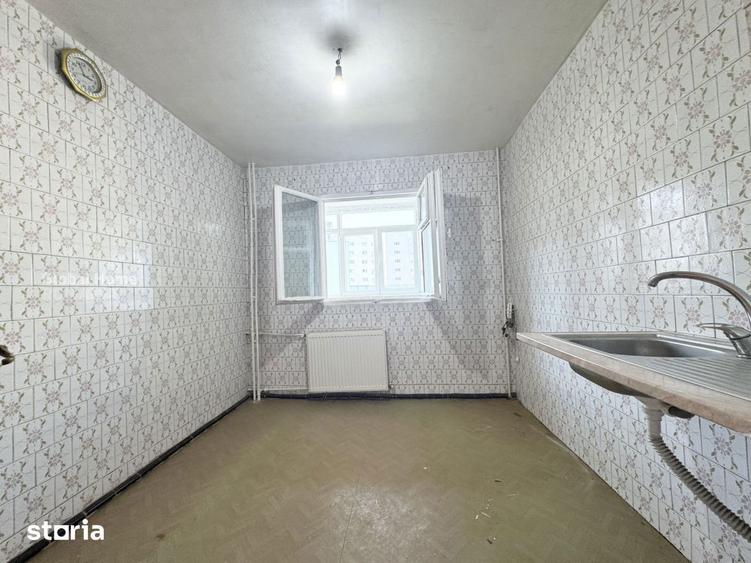 Apartament cu 3 camere decomandat în Vitan