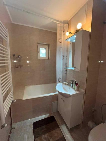 Apartament cu 3 camere decomandat în Brazda lui Novac