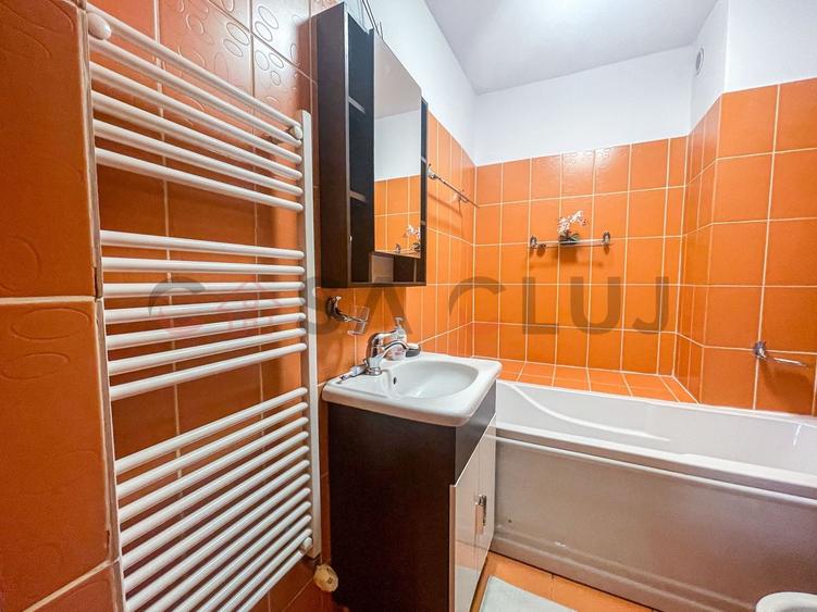 Apartament cu 2 camere semidecomandat, mobilat în Central