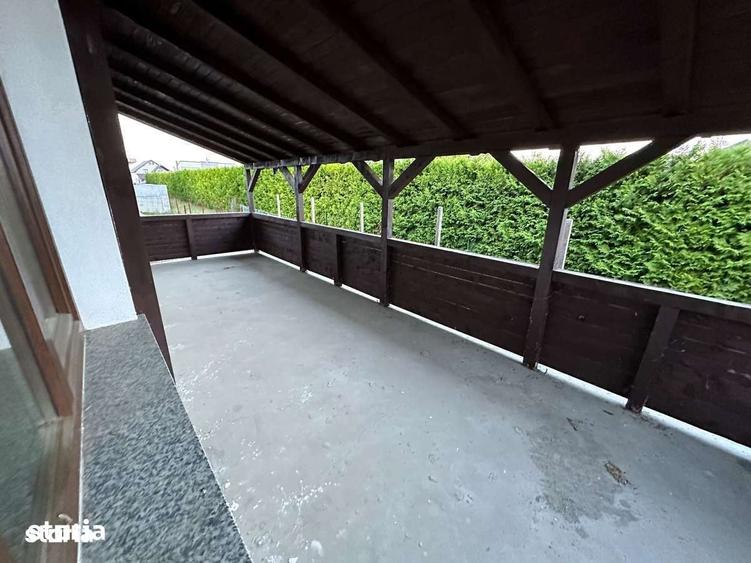 Casă cu 5 camere cu Teren 4000 Mp în Ipotești