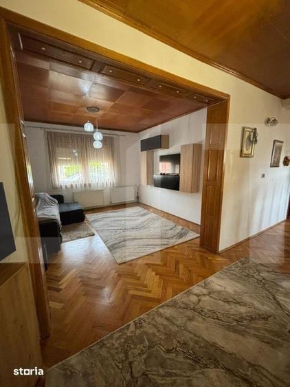 Casă cu 7 camere cu Teren 393 Mp în Central