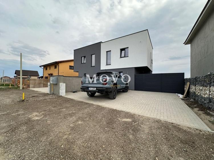 Duplex cu 4 camere cu Teren 295 Mp în Săcălaz