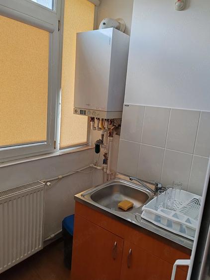 Apartament cu 4 camere semidecomandat în Central