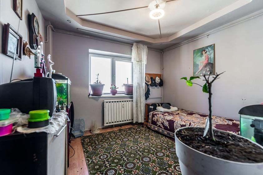Apartament cu 5 camere semidecomandat în Micălaca