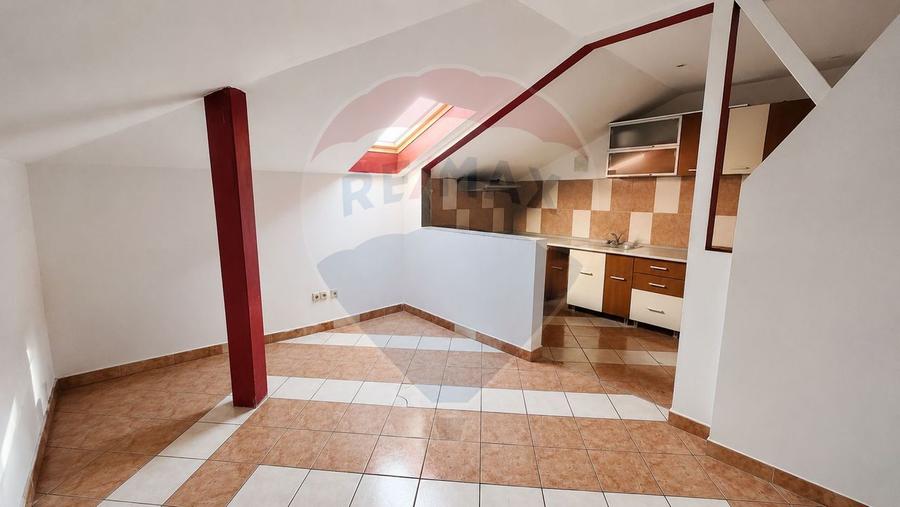 Apartament cu 3 camere decomandat în Rogerius