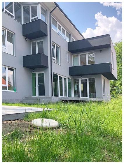 Casă individuală cu 10 camere cu Canalizare în Bran