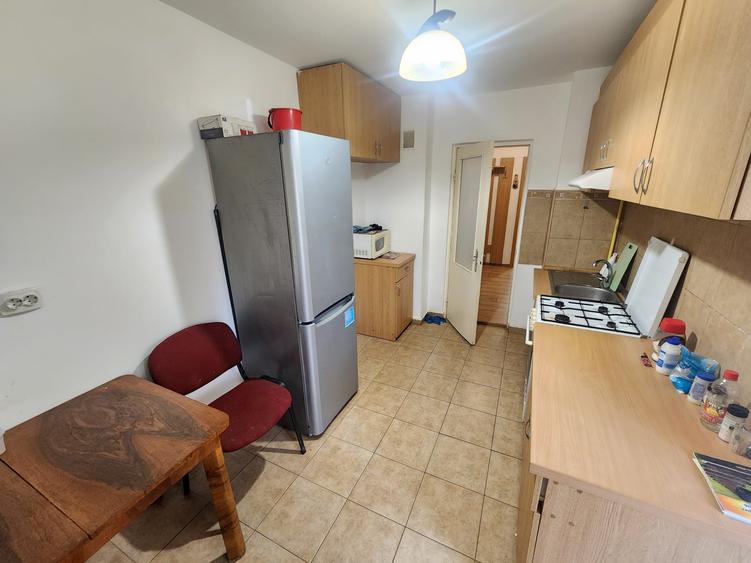 Apartament cu 3 camere decomandat, mobilat în Olimpia-Stadion