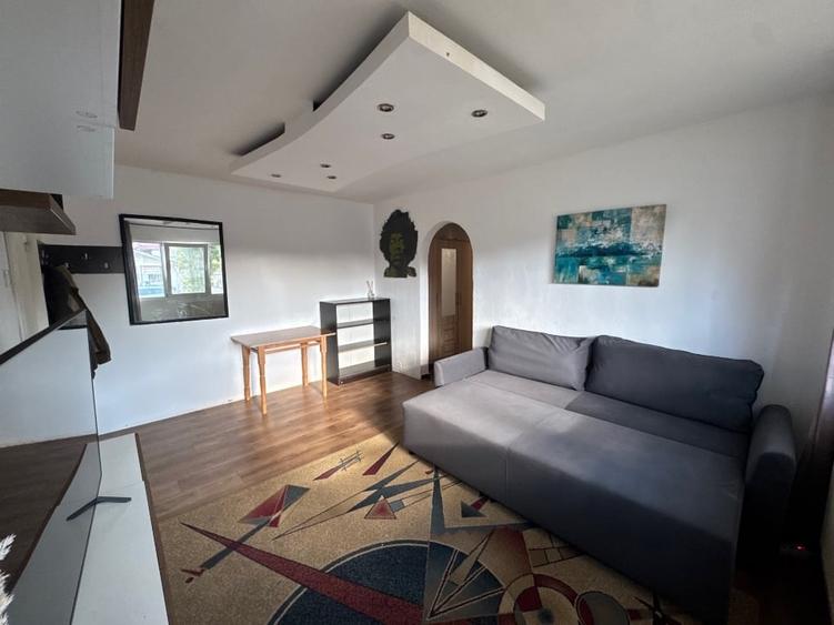 Apartament cu 2 camere semidecomandat, mobilat în Galata