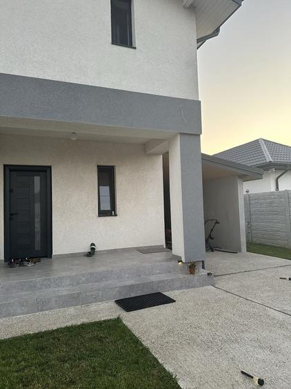 Casă cu 4 camere în Petrești