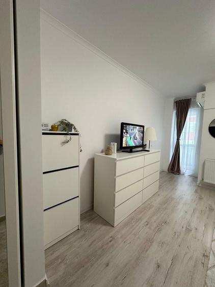 Garsonieră decomandată în Roșu