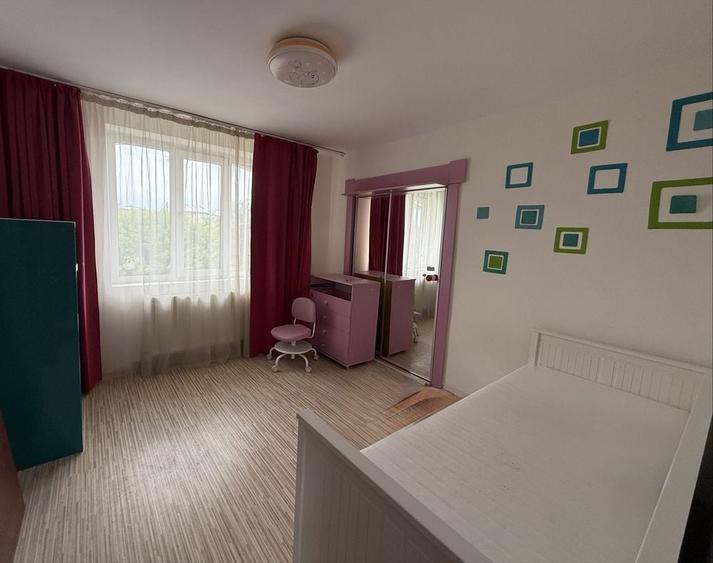 Apartament cu 3 camere decomandat în Caracal