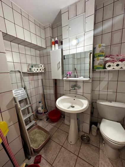 Apartament cu 4 camere decomandat, mobilat în Calea București