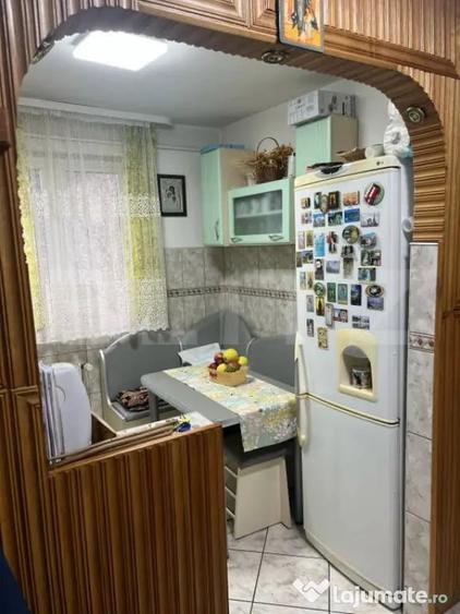 Apartament cu 2 camere semidecomandat, mobilat în Central
